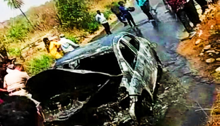उदयपुर : चलती कार बनी आग का गोला, सभी ने कूदकर बचाई अपनी जान