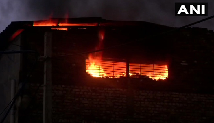 Delhi News: प्रताप नगर में कपड़ा फैक्टरी में लगी भीषण आग, एक की मौत