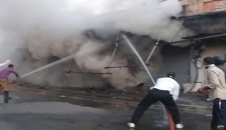 अजमेर : 2 घंटे की मशक्कत के बाद पटाखों की दुकान में लगी आग पर पाया गया काबू, धमाकों से गूंजता रहा इलाका