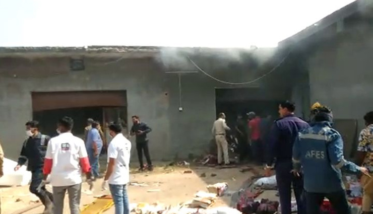 अहमदाबाद में हादसा:टेक्‍सटाइल गोदाम में आग लगने से 9 की मौत; 8 की हालत गंभीर
