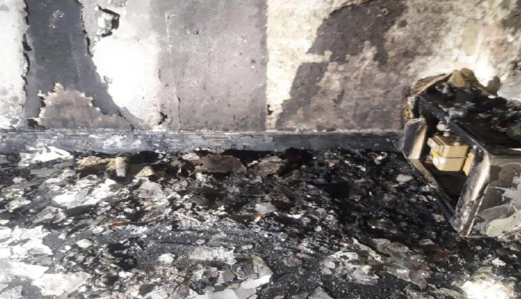 weird news,weird incident,house caught fire,propose girlfriend