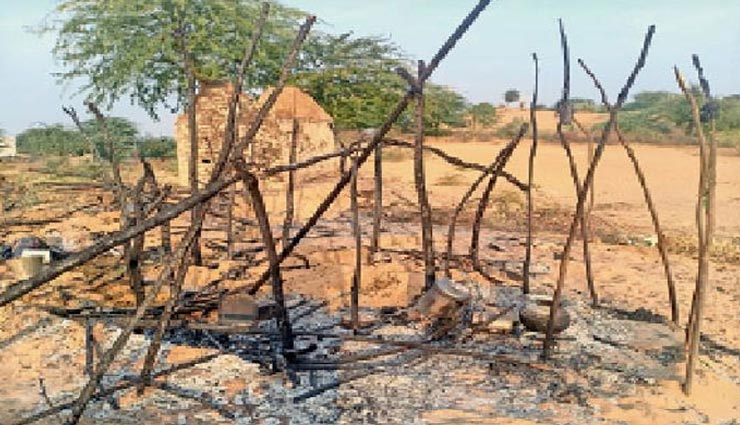 सीकर : चूल्हे की चिंगारी ने तबाह किए 3 झोपड़ें, आग की चपेट में आए 2 वर्षीय मासूम की मौत