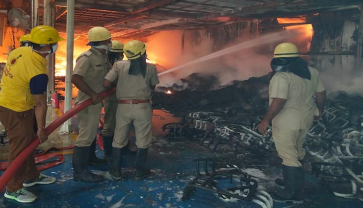 जयपुर : कंपनी के गोदाम में लगी भीषण आग, 20 से ज्यादा दमकल की गाड़ियों का हुआ इस्तेमाल, बचा पास का पट्रोल पंप