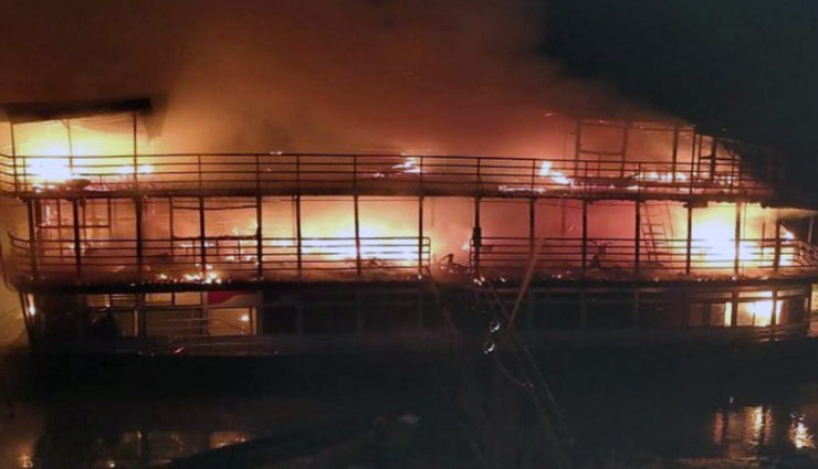 बांग्लादेश में बड़ा हादसा, नाव में लगी आग, 32 लोगों की मौत, 100 घायल