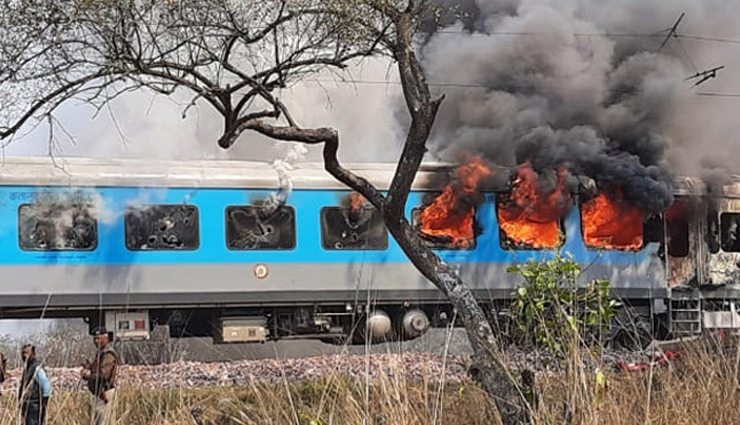 delhi dehradun shatabdi express,fire in train,fire broke out in coach,hindi news ,हरिद्वार-देहरादून रेल में आग