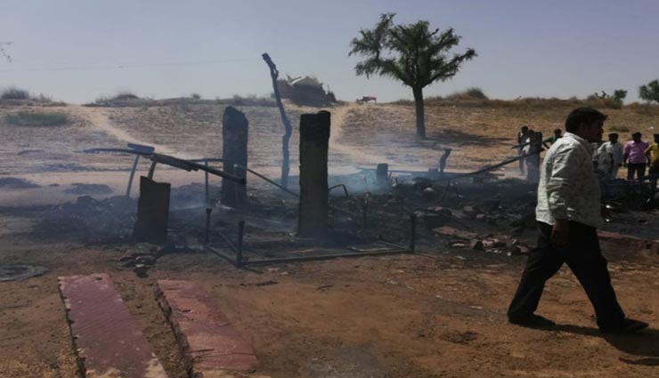 नागौर : आग में सामान के साथ राख हुए 2 छप्पर और झोपड़ी, बची बच्चे और बुजुर्ग की जान