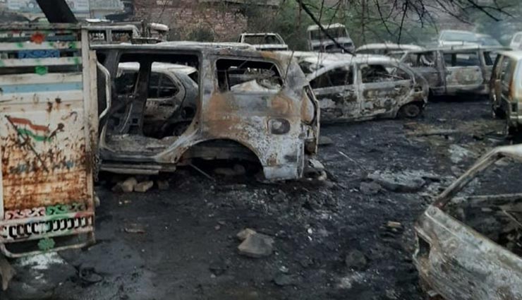 राजस्थान : भीषण आग ने बनाया कबाड़ में पड़ी 25 कारों को अपना शिकार, 2 घंटे की मशक्कत के बाद काबू