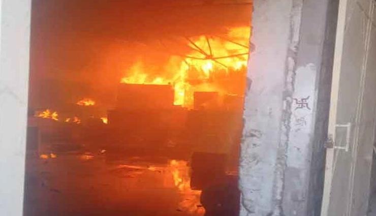 जोधपुर : धधकी हैंडीक्राफ्ट फैक्ट्री, आठ दमकलों ने मोर्चा संभाल पाया आग पर काबू