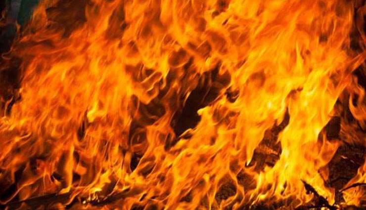 सूरतगढ़ : सेना के चलते ट्रक में अचानक लगी आग, जान बचाने के लिए कूदे जवान