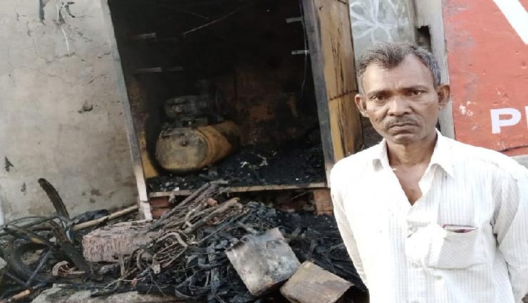 भरतपुर : शहर के बीचों-बीच लगी आग, दमकल गाड़ी के लेट पहुंचने से लिया विक्राल रूप