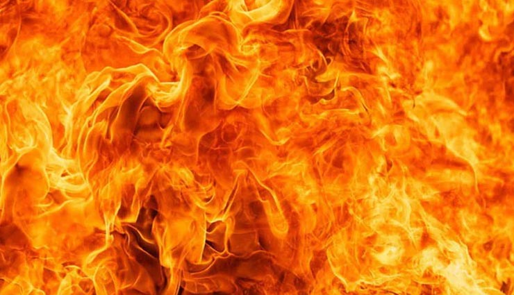 उत्तरप्रदेश : रसोई गैस सिलिंडर के पाइप में रिसाव के चलते लगी आग, झुलसी तीन बच्चियां, दो की मौत