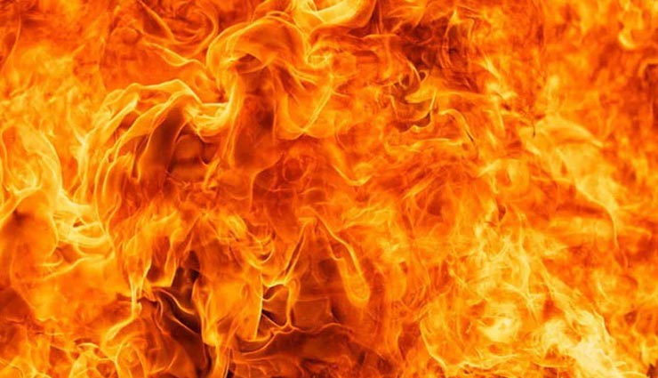 डूंगरपुर : घर में रखी घास में आग लगा कूद गई महिला, 5 बच्चों के सामने जिंदा जली उनकी मां