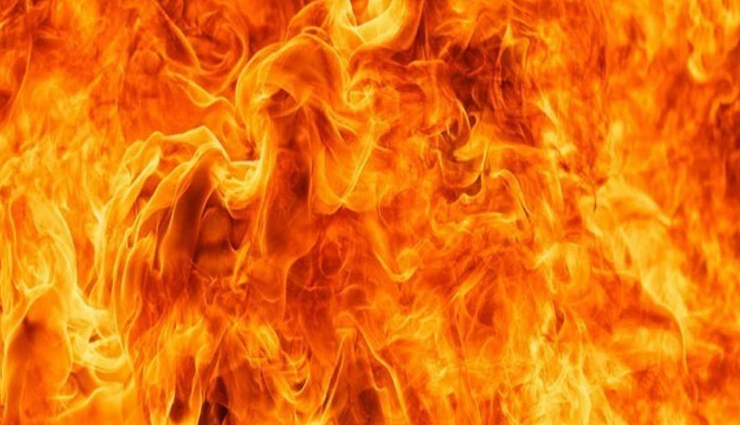 डियोड्रेंट के बोतल की वजह से जलकर राख हो गया पूरा घर, जानें हैरान कर देने वाला यह माजरा 