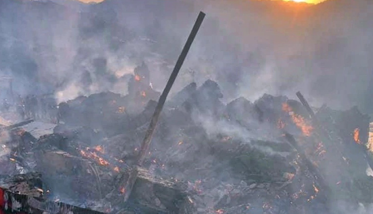 शिमला के कोटखाई में लगी भीषण आग,  6 घर जलकर हुए खाक, महिला जिंदा जली