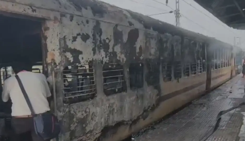 sasaram train fire,patna passenger train fire,sasaram railway station news,bihar train fire incident,passenger train caught fire,indian railways latest news,train fire viral video,sasaram patna train,railway station chaos,bihar railway accident,train short circuit news,rpf investigation