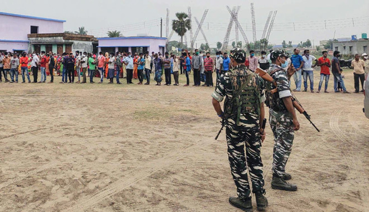 बंगाल में चुनावी हिंसा: सितालकुची में 4 लोगों की मौत, सुरक्षा बलों पर फायरिंग का आरोप 