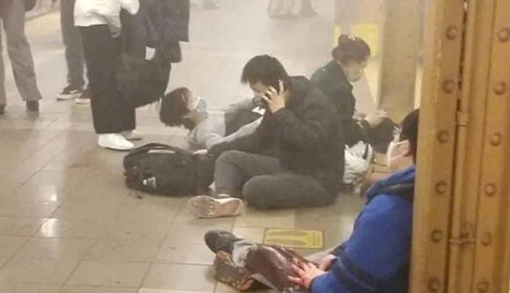 न्यूयॉर्क में ब्रुकलिन के एक मेट्रो स्टेशन पर हुई ताबड़तोड़ फायरिंग, कई लोगों के मारे जाने की खबर
