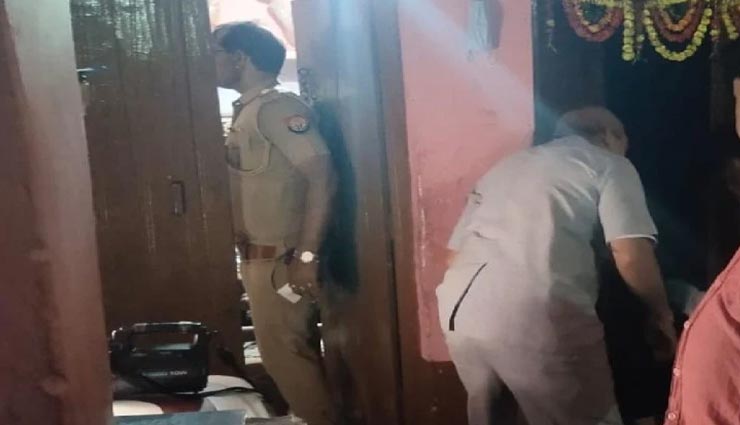 बैखौफ अपराधी : छेड़छाड़ का विरोध करने पर घर में घुसकर छात्रा पर चलाई तमंचे से ताबड़तोड़ गोलियां, हुई मौत