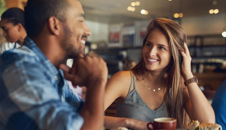 10 Obvious and Subtle Signs a First Date Went Well