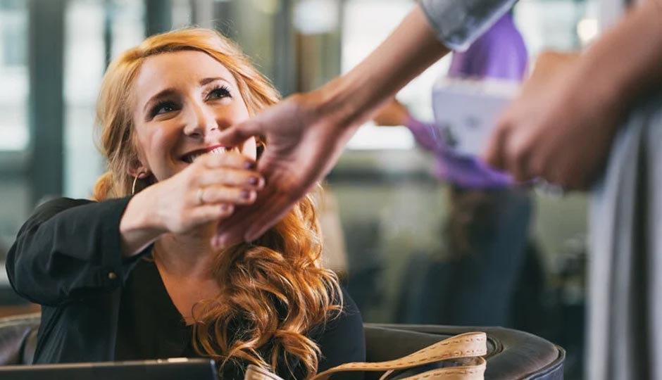10 Ways To Make a Good First Impression and Make Her Want More