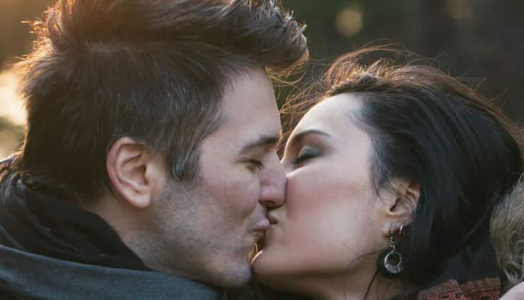 first kiss thoughts,thoughts after first kiss,girl first kiss experience,kissed for the first time,first kiss emotions,after the first kiss,what girls think after their first kiss,first kiss anxiety,overthinking after first kiss,mixed feelings after first kiss