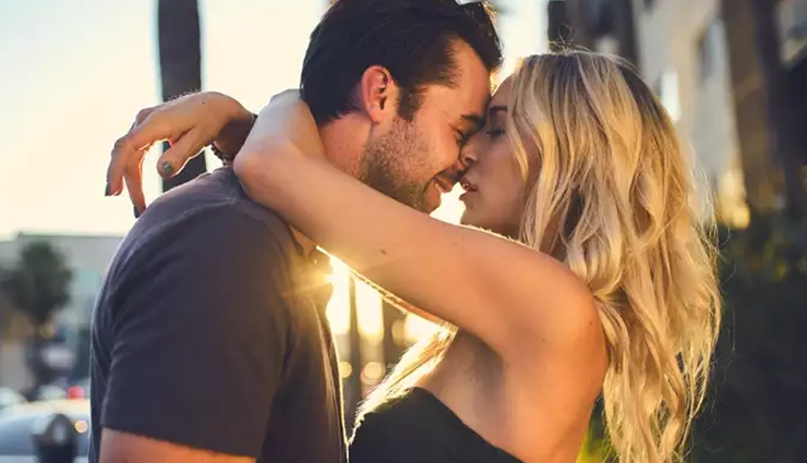 first kiss thoughts,thoughts after first kiss,girl first kiss experience,kissed for the first time,first kiss emotions,after the first kiss,what girls think after their first kiss,first kiss anxiety,overthinking after first kiss,mixed feelings after first kiss