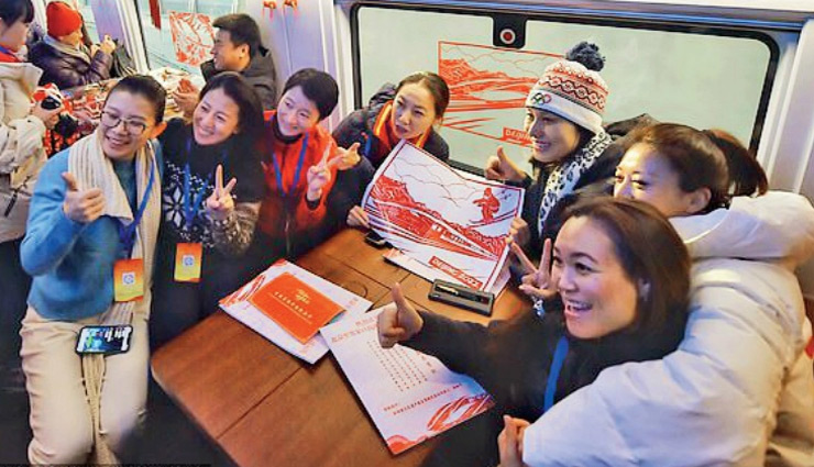चीन में दौड़ी दुनिया की पहली ड्राइवरलेस स्मार्ट हाईस्पीड ट्रेन, 5G समेत हर सुविधा देगा रोबोट