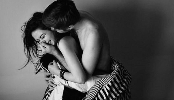 फर्स्ट टाइम सेक्स दे सकता है आपको असहनीय दर्द, इसके समाधान के लिए यह जानकारी बहुत जरूरी first time intimacy