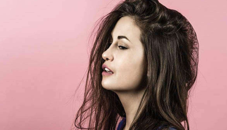 Few Easy-To-Follow Hacks That Will Help You Fight Fizziness Even On The Humid-Most Monsoon Days
