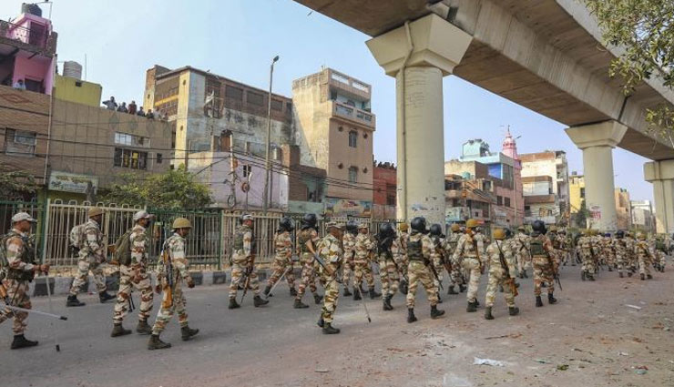 security forces conduct flag march,north-east delhi,flag march in delhi,delhi police,news