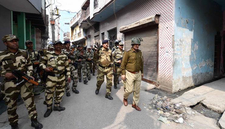 security forces conduct flag march,north-east delhi,flag march in delhi,delhi police,news