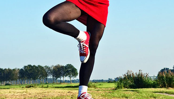 toned thighs,exercise to get toned thighs,exercise,simple exercise,exercise to fit,squat jumps,single leg glute bridge,lunges,the flamingo balance,outer inner thigh kick stretch,Health,simple health tips