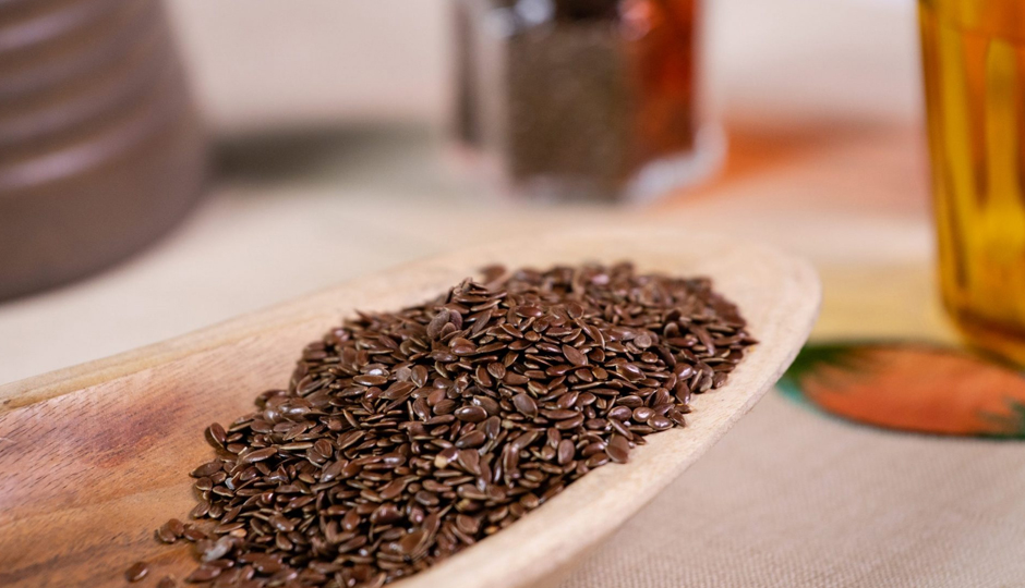 12 Amazing Benefits of Consuming Flax Seeds for Skin and Hair