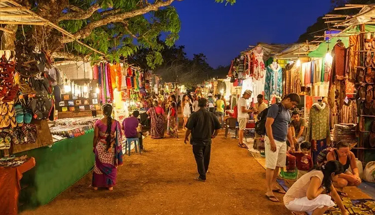 flea markets in india,must visit flea markets,india,markets in india,colaba causeway,mumbai,chor bazaar,mumbai,sarojini nagar,delhi,johari bazaar,jaipur,anjuna flea market,goa