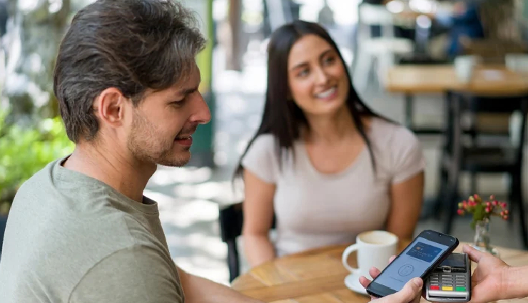 relationship expenses guidelines,financial transparency in relationships,setting boundaries in shared expenses,importance of discussing finances,positive money conversations in relationships,fair sharing system in relationships,flexibility in sharing expenses,regular financial check-ins in relationships