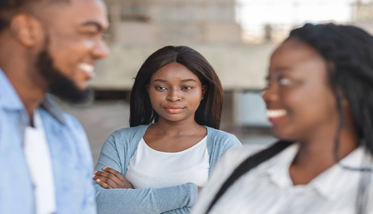 relationship tips,relationship tips in hindi,boyfriend flirt