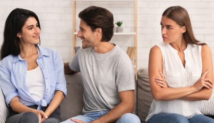 signs friends ruin relationship,friends ruining relationship,how friends affect relationship,bad friends in relationship,friendship vs relationship problems,friends interfering in relationship,toxic friends relationship,friends damaging relationship,signs your friends harm your relationship,relationship issues due to friends