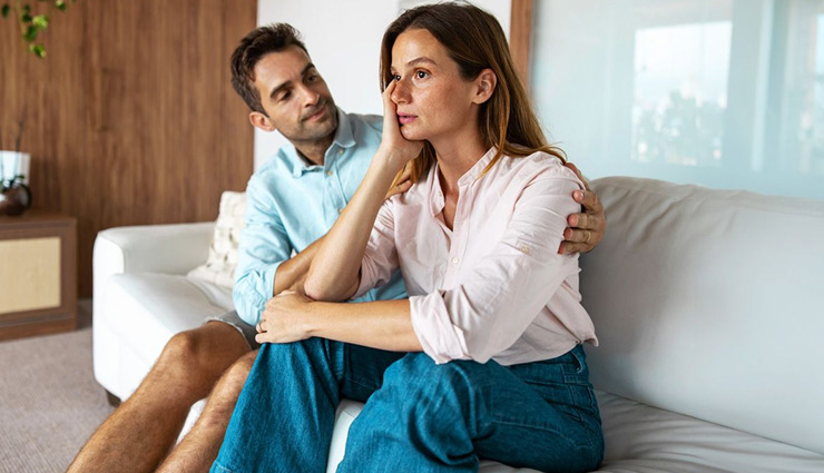 signs friends ruin relationship,friends ruining relationship,how friends affect relationship,bad friends in relationship,friendship vs relationship problems,friends interfering in relationship,toxic friends relationship,friends damaging relationship,signs your friends harm your relationship,relationship issues due to friends