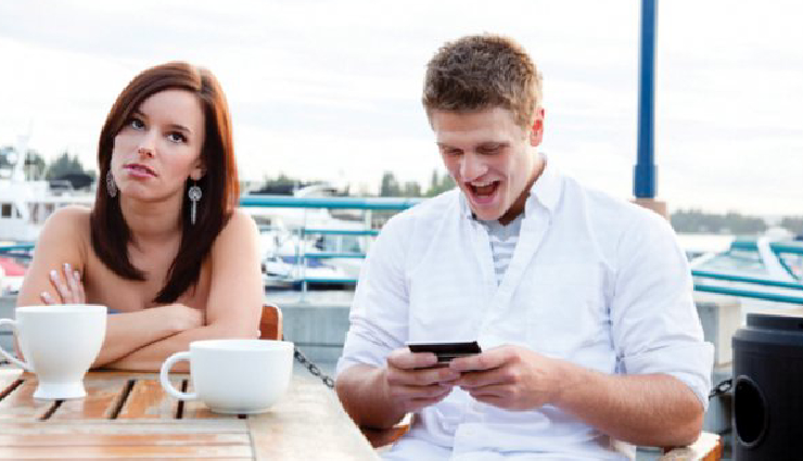 social media habits,ruining relationships,excessive sharing,constant phone checking,friend list issues,jealousy provocation,narcissistic tendencies,flirting opportunities,ex-partner presence,infidelity risks,tmi (too much information),misinterpretation,relationship dynamics,relationship satisfaction,emotional distress,personal growth,moving on,privacy concerns,digital updates,real-life interactions