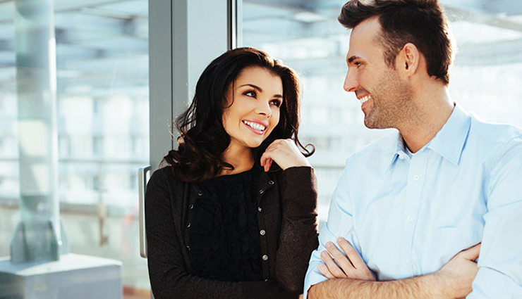 5 Signs That Someone is Flirting With You