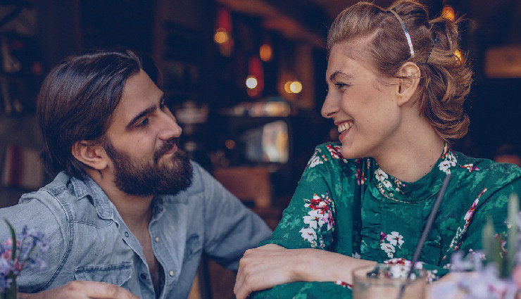 eye contact meanings,what does eye contact mean,guy staring at you,interpreting eye contact,guy attraction signals,eye contact and communication,non-verbal communication,understanding gaze,reading body language,guys intentions