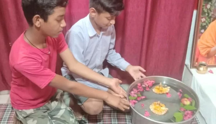खुदाई के दौरान मिले पानी में तैरने वाले पत्थर, उमड़ा आस्था का सैलाब floating stone in water,jwalamukhi kangra himahal pradesh,kangra himahal pradesh,weird news in hindi,weird news