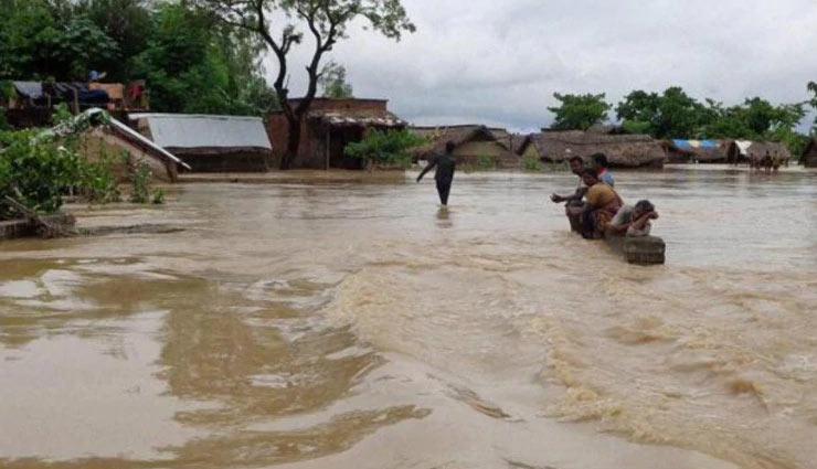 uttar pradesh,rain,varanasi,bihar,flood,fish,water logging,monsoon,weird news in hindi