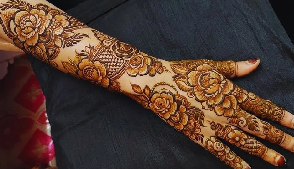 नवरात्रि 2025: माता-रानी को प्रसन्न करने के लिए हाथों को सजाएं ये खास मेहंदी डिज़ाइन, जो बढ़ाएंगी आपकी खूबसूरती navratri mehndi designs,hand mehndi patterns,traditional mandala mehndi,floral mehndi design,arabic mehndi,leaf mehndi design,full hand mehndi,mehndi tips,festive mehndi ideas,stylish mehndi for women