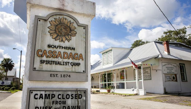 beautiful towns to visit in florida,florida,cedar key,cassadaga,crystal river,sebring,winter park,boca grande