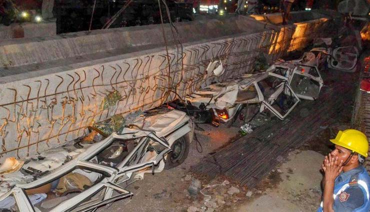 वाराणसी: निर्माणाधीन फ्लाईओवर गिरने से 18 की मौत, 30 लोगों के फंसे होने की आशंका 