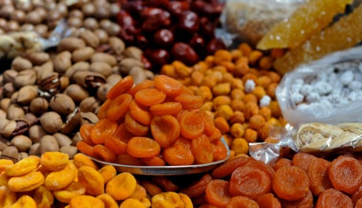 souvenirs to buy from iran,best souvenirs to buy from iran,handmade cloths,giveh,sweets,Nuts,and spices for the foodie,home furnishings,minakari,khatamkari,travel,holidays,travel guide,travel tips