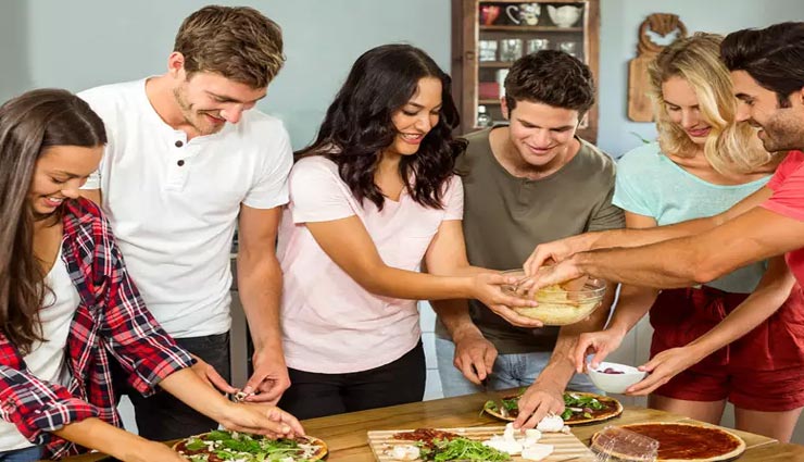 सेहत के लिए खतरनाक है खड़े होकर भोजन करना, नुकसान जान आप भी रह जाएंगे हैरान Health tips,health tips in hindi,standing food is dangerous