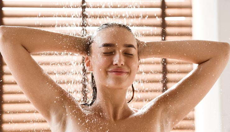 कहीं आप भी तो नहीं कर रहे खाने के बाद नहाने की गलती, दे रहे बिमारियों को न्यौता 