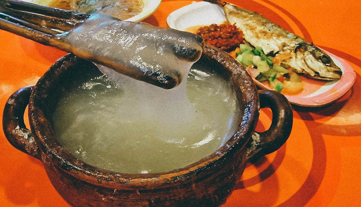 famous dishes of brunei,brunei,nasi katok,kelupis,pulut panggang,bamboo chicken,kueh,ambuyat